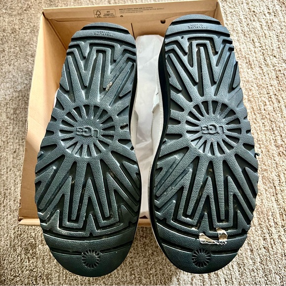 UGG Neumel Suede Platform Boot Chelsea Womens Size 9 Black & White - Picture 14 of 14